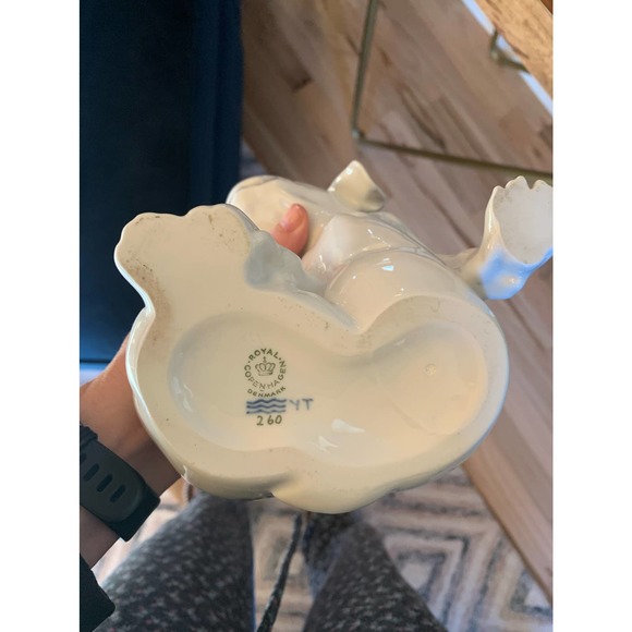 Vintage Royal Copenhagen Porcelain Puppies Figurine #260 circa 1960’s - Picture 9 of 9